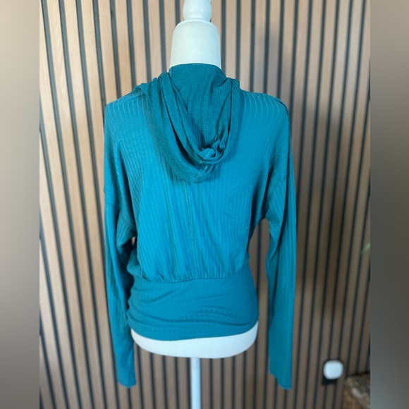 Free People Movement Tap In hooded layering top in Jewel - Picture 3 of 6